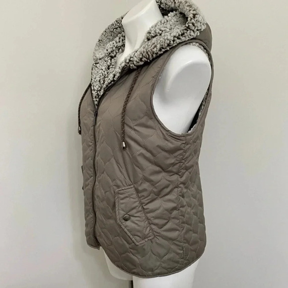 Alart’d State Sherpa Lined Vest - Picture 2 of 7